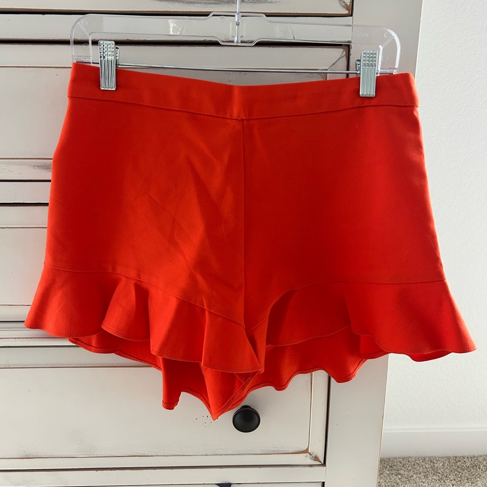EUC Women's Ruffled Orange Shorts Size L but runs like a medium